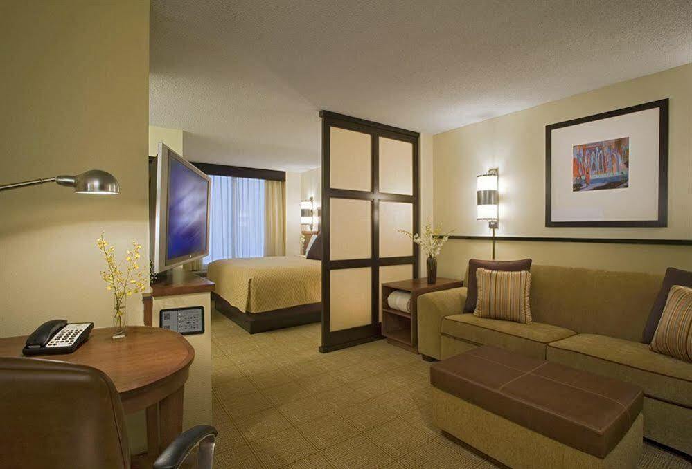 Hyatt Place Louisville-East Extérieur photo