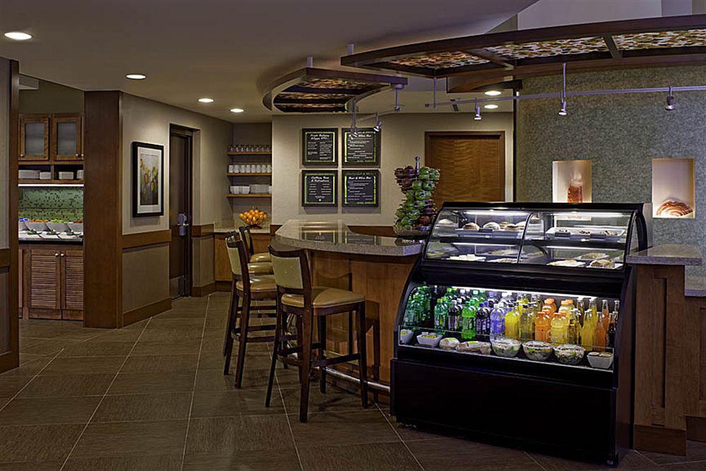 Hyatt Place Louisville-East Restaurant photo